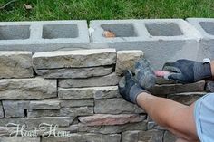 Landscape Edging Stone, Stone Walls Garden, Front Yard Landscaping Pictures, Landscaping Retaining Walls, Front Yard Landscaping Diy, Ideas Front Yard Landscaping, Landscaping Simple, Front Yard Landscaping Plans, Landscape Edging