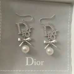 #dior#earrings#aesthetic#bows Earrings With Crystals, Dior Earrings, Dior Jewelry, Pearl Dangle Earrings, Dior Couture, Classy Jewelry