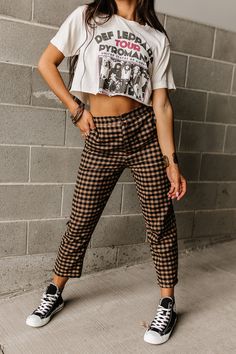 Checked In Cropped Pants - Mindy Mae's Marketcomfy cute hoodies Skater Style Women, Checkerboard Pants Outfit, Alternative Womens Fashion, Clean Goth Outfits Summer, Brown Checkered Pants Outfit, Adult Emo Fashion, Grunge Office Outfit, Feminine Grunge Outfits, Fun Pants Outfit