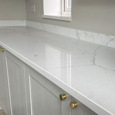 Avalanche soft white quartz with faint grey veining Kitchen Worktops Quartz, Kitchen Ideas Quartz Countertops, White Kitchen Worktop Ideas, White Worktop Kitchen, Quartz Worktop Kitchen, White Quartz Worktop, White Shaker Kitchen Ideas, Kitchen Worktop Ideas, White Kitchen Worktop