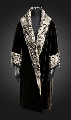 Czech Design, Gaun Abad Pertengahan, Evening Coat, Historic Clothing, Vintage Coats, Period Outfit