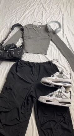 Biker Core Outfit, Cute Summer Outfits 2024, Just Woke Up Outfit, Outfit Inspirations Y2k, Cargos Outfit Women, Escape Room Outfit Ideas, Abuci Fashion, Layed Out Outfits, Grey Long Sleeve Shirt Outfit