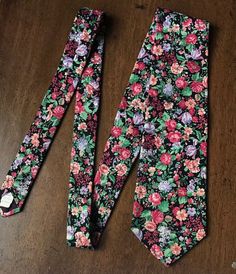 Very handsome men’s floral print tie. Will definitely attract attention and compliments! Arrowcotton Vintage pre-owned Elegant Floral Print Ties For Gifts, Elegant Summer Floral Print Ties, Elegant Floral Print Summer Ties, Classic Floral Print Ties, Multicolor Vintage Ties, Purple Shirt, Printed Ties, Gray Tshirt, Floral Flower