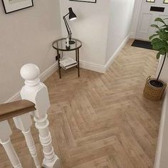 Садовый паркет на балконе. Идея для небольшого балкона Wood Effect Floor Tiles, Wood Effect Porcelain Tiles, Entrance Hall Decor, Herringbone Tile Floors, Hall Flooring, Tiled Hallway