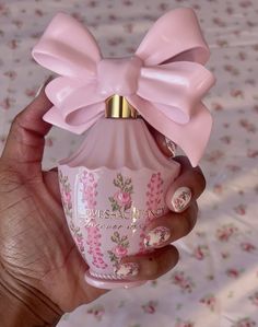 Love Fancy Shack, Sweet Floral Perfume, Love Shack Fancy Perfume, Love Shack Fancy Christmas, Loveshackfancy Perfume, Pink Perfume Aesthetic, Cute Perfume Bottles, Pink Parfum, Girly Perfume