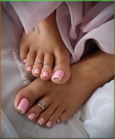 Discover cute summer toe nail ideas to make your toes shine this season! Perfect for beach days and poolside fun. Leg Mettelu, Toenail Colors, Toe Nail Ideas, Long Toenails, Toe Nail Color, Pretty Toe Nails, Pink Toes, Cute Toe Nails, Summer Toe Nails