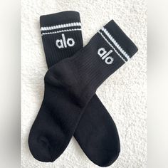 New, Never Worn, Without Packaging. S-M Size Alo Socks, Yoga Accessories, Black Socks, Alo Yoga, Hosiery, Socks, Black White, Packaging, Women Accessories