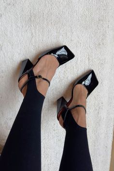 Trendy Heels 2024, Heels Aesthetic, Black Patent Heels, Pump Heels, Patent Heels, Patent Leather Shoes, Patent Leather Pumps, Shoe Obsession, Sneaker Heels