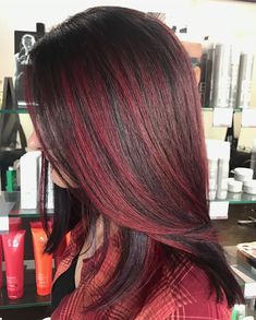 Maroon Hair Color, Burgundy Hair With Highlights, Red Highlights In Brown Hair, Burgundy Hair Dye, Red Brown Hair Color, Burgundy Highlights, Diy Hairstyle, Maroon Hair