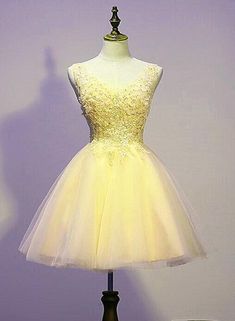 Forest Quinceanera, Yellow Quince, Champagne Quince, Color Amarillo Pastel, Quinceanera Theme, Dress With Applique, Hoco Inspo, Tulle Homecoming Dress, Quince Ideas