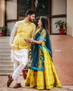 Trending Wedding Outfits, Wedding Photoshoot Couple, Color Coordinated Outfits, Bride Fashion Photography, Coordinated Outfits, Dapper Grooms, Haldi Outfits