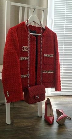 Chanel Outfit Classy, Chanel Outfit Classy Chic, Ropa Upcycling, Eat Me Drink Me, Red Chanel, Eat Me, Chanel Jacket, Drink Me