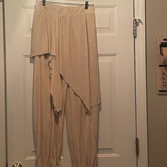 Free People Beach Nwot Size S Breezy, Airy Jogger Style Pants With Elastic Waist And Leg Openings With An Attached Skirt Overlay. Beach, Boho Vibes! Lightweight Material. Brand New! Plastic Hang Tag Still Attached. Fitted Harem Pants For Spring Beach Outings, Summer High Waist Harem Pants For Loungewear, High-waisted Summer Harem Pants For Loungewear, Fitted Harem Pants For Summer Loungewear, Beige Harem Pants For Spring Loungewear, Beige High Waist Harem Pants With Elastic Waistband, Fitted High Waist Summer Harem Pants, Fitted High Waist Harem Pants For Summer, Beige Harem Pants For Summer