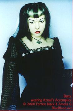 #mallgoth 90s Romantic Goth, Mall Goth Outfits 2000s, 2000s Goth Aesthetic, 90s Mall Goth Aesthetic, 2000 Goth, Mall Goth Hair, Mall Goth 90s, Mall Goth 2000s