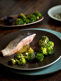 Chili Broccoli, Crispy Salmon, Thai Chili Sauce, Thai Chili, Ginger Sauce, Grain Foods, Broccoli Recipes, Asian Flavors, Sweet Chili Sauce