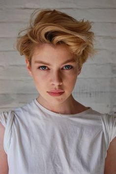 gamine funky short haircuts Pelo Ulzzang, Funky Short Haircuts, Short Hair Model, Androgynous Hair, Tomboy Hairstyles, Side Hairstyles, Shot Hair Styles, Blonde Pixie