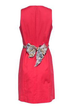 Go bright and bold with this statement sheath from Etcetera! Made with a grommeted waist design and a woven-in floral scarf, this is a totally tubular take on a classic dress that you'll be able to wear over and over again! Size 6 98% Cotton, 2% Elastane Sheath silhouette Rounded neckline Grommeted waist Floral printed scarf accent Zippered back Waist 28" Bust 32" Total length 38" Printed Scarf, Floral Scarf, Classic Dress, Size 6 Dress, Scarf Print, Floral Printed, Sheath Dress, Round Neckline, Floral Prints