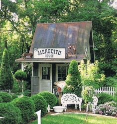 a small building with a sign that says merredith on it's roof