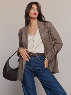 It's jacket season. The Winston is a relaxed fit, double breasted blazer with a notched lapel and functional buttons. Chic Blazer Outfit, Minimalist Winter Outfit, Simple Winter Outfits, Chic Blazer, Double Denim, Soft Classic, Fall Fits, French Chic, Blazer Outfits