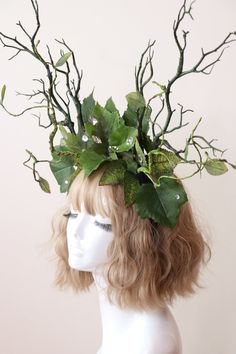 Dunkelgrüner Zweig Horn Mix Blätter Strass bling Vine Nymphe - Etsy.de Elf Halloween Costume, Elf Halloween, Horn Headdress, Dragon 2024, Tree Costume, Green Elf, Fair Outfits, Headpiece Diy, Fairy Crown