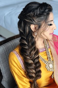 Indian Braids, Hairstyles For Indian Wedding, Dunner Wordend Haar, Engagement Hairstyles, Side Braid Hairstyles, Bridal Hair Buns, Indian Bridal Hairstyles