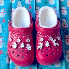 Christmas Holiday Crocs With Jibbitz Nwt Mens Size 5 Womems Size 7 Red Crocs Aesthetic, Christmas Crocs Shoes, Red Crocs Shoes With Charms, Christmas Croc Charms, Crocs Shoes Women, Crocs With Jibbitz, Crocs Baya Seasonal Printed Clog, Crocs Aesthetic, White Clogs