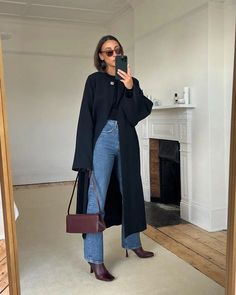 Upp City Chic Aesthetic, Trouser Outfit Casual, New Jeans Trend, Formal Winter Outfits, Straight Leg Jeans Outfits, Madrid Fashion, 2024 Aesthetic, 90s Trends, Winter Mode