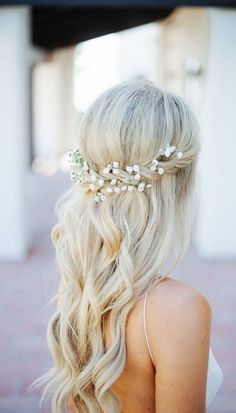 half up half down wedding hairstyle with baby's breath #weddinghairstyles Braided Half Updo, Vintage Wedding Hair, Best Wedding Hairstyles, Party Hair, Wedding Hairstyles Half Up Half Down, Half Updo, Wedding Hair Flowers, Wedding Hair Down, Wedding Hairstyles Updo