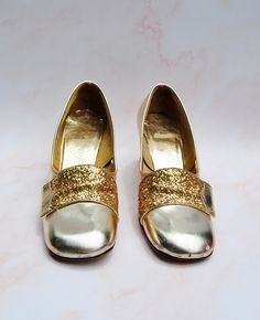 IF ONLY THESE FIT ME These incredible late 1960s golden shoes are an absolute dream shoe! The feature a wide heel, rounded toe and YES, GLITTER These shoes fit a size 6.5 or size 7! Heels are 2.25 inches high. They measure 9.25 inches from toe to heel and about 3 inches across at the balls of the feet. FREE SHIPPING! Good vintage condition - some overall wear and scuffs all over both shoes. The fabric is pulling off a smidge on the inside of the heel. Please see photos. All measurements are appr Dream Shoe, Golden Shoes, Wide Heels, Womens Pumps, Late 1960s, Dream Shoes, Heels Shoes, Cobbler, Vintage Shoes