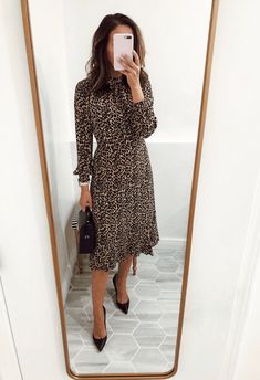 Teacher Dresses, Mode Shoes, Jean Smart, Look Office, Spring Work Outfits, Church Outfits, Leopard Print Dress, Work Outfits Women, Professional Outfits