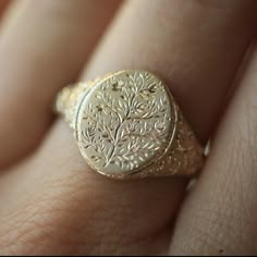 Engraved Signet Ring, Cute Engagement Rings, Signet Rings, Classy Jewelry, Jewelry Lookbook, Fancy Jewelry, Fantasy Jewelry, Girly Jewelry, Love Ring