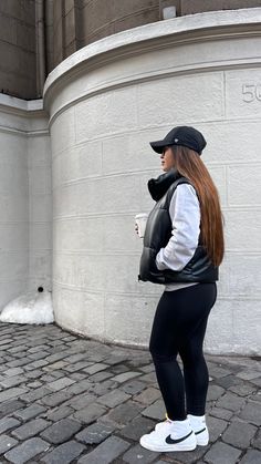 Women Nike High Tops Outfit, Outfit With Blazer Nike, Hightop Nikes Outfit, White Nike High Tops Outfit, High Top Nike Outfit Women, High Top Nike Outfit, Nike High Tops Outfit, Outfits Con Tenis Nike, Nike Blazers Outfit Ideas