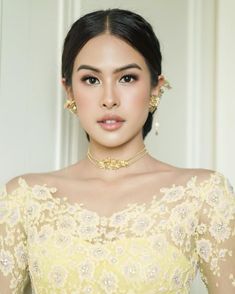 Javanese Wedding Makeup, Kebaya Hairstyle, Hair Do Kebaya, Kebaya Hairdo, Graduation Hairdo, Indonesian Makeup, Make Up Wisuda, Makeup Asia