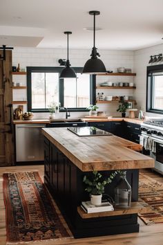 Boho Kitchen With Island, Boho Kitchen, Old Kitchen, Black Cabinets, Modern Farmhouse Kitchens, Kitchen Remodel Idea, Kitchen Makeover, Ideas Kitchen, Kitchen Style