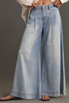 Extra Wide Jeans, 70s Wide Leg Jeans, Wardrobe List, Palazzo Jeans, Wide Leg Jeans Outfit, Fitted Jeans, Denim Chic, Denim Trends, Pantalon Large