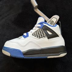 SneakerHead Covers are upcycled or new kid's sneakers that fit your putter! We're sourcing the best from Jordan, Yeezy, Nike and others to bring your sneaker game to the course.  These covers are for blade or mid-mallet style putters only. Sale is for 1 sneaker putter cover.  Jordan 4 Motorsports Left Shoe (Upcycled: will show signs of use. see pics for condition close-ups) Putter Cover, Jordan Yeezy, Golf Putter, Golf Putters, Des Baskets, Custom Golf, Sneaker Games, Outdoor Games, Kids Sneakers