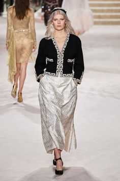 Chanel Pre-Fall 2020 - Kollektion | Vogue Germany Jacket Runway, Runway Fashion 2020, Chanel Collection, Vogue Germany