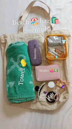 What To Pack In Your Bag, Beach Trip Tips, Summer Bag Essentials, Road Trip Bag, Road Trip Kit, Beach Bag Essentials, Everyday Bag Essentials, Packing Essentials List, Beach Things