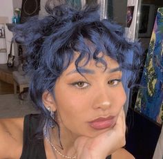 Cute Hair Dye Ideas For Curly Hair Blue, Dark Blue Short Curly Hair, Curly Navy Blue Hair, Navy Curly Hair, Deep Blue Curly Hair, Blueberry Blue Hair, Dark Blue Hair Tan Skin, Blue Hair Color Curly