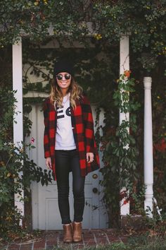 Skinny jeans, booties, tee, buffalo check flannel Fall Fashion Coats, Ray Ban Aviator, Plaid Coat, Red And Black Plaid, 가을 패션, Fashion Mode, Black Plaid