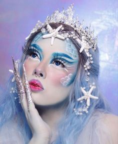 Halloween Makeup 2023 16 Ideas: Get Ready to Spook and Shine - women-club.online Water Fairy Makeup, Mermaid Fantasy Makeup, Jellyfish Makeup, Dark Eye Shadow, Scary Halloween Makeup Ideas, Pale Foundation, Mermaid Makeup Halloween, Scary Halloween Makeup, Makeup 2023