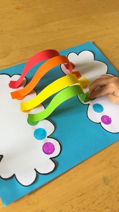 Make a 3D Rainbow Craft - a fine motor + colour matching activity for children! 🌈 Vetenskapliga Experiment, 3d Rainbow, Rainbow Craft, Toddler Arts And Crafts, Seni Dan Kraf, Preschool Arts And Crafts, Preschool Art Activities, Hand Crafts For Kids, Rainbow Crafts