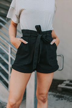 Casual Shorts Outfit, Awesome Blouse, Pattern Shoes, Capsule Outfits, Cuff Detail, Jeans For Short Women, Cute Little Things, Beat The Heat, Colourful Outfits