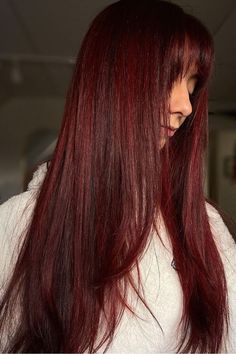 Cherry cola hair color 2024 trend Dua Lipa Hair, Subtle Hair Color, Cherry Cola Hair, Cute Blonde Hair, Buttery Blonde, Honey Hair Color, Vibrant Hair