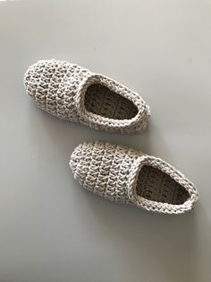 Organic cotton crochet slippers made from 100% quality organic bulky cotton yarn. Now available in new pastel colors. You can choose your favorite  Please note that color may a little vary from the picture.   A touch of rustic!  Carefully made for a long lasting!  One price for all sizes.  * Care instruction: Machine wash gentle cycle or hand wash in mild or cold water, air dry Crochet Boots Pattern, Crochet Slipper Boots, Easy Crochet Slippers, Slipper Pattern, Crochet Slipper, Slippers Crochet, Crochet Slipper Pattern, Crochet Boots, Knitted Booties