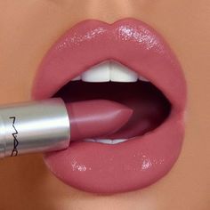 Hot Gossip @maccosmetics Cremesheen Lipstick #JadeyLips #Makeup #lipstick Lip Makeup Tutorial, Lipstick Art, Makeup Tutorial For Beginners, Lip Art, Lipstick Makeup, Lipstick Shades