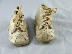 You are looking at a vintage pair of "LEATHER BABY SHOES".  The size is 1 and the color is white.  This item is in good used condition, but it does have a few problems.  The shoes have been scuffed all the way around and much of the color is missing.  The bottom of the shoes show the same wear. Details: Vintage Baby leather shoes Size 1 Color white Good used condition with normal wear and scuffs You get what you see in the pictures so please look closely at all of the pictures and make sure that Baby Leather Shoes, Vintage Baby Shoes, Leather Baby Shoes, Old Shoes, Shoes Vintage, Walker Shoes, Leather Baby, Crib Shoes, Shoe Show