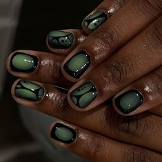 "cyber alien vibes 🛸🦠handpainted gel mani freestyle with airbrush ••••••••" Natural Nail Ideas Gel Short, Alternative Gel Nails, Extra Short Nails Design, Short Grunge Nail Designs, Cute Design Short Nails, Indie Short Nails, 90s Short Nails, Masculine Manicure Ideas, Green And Black Short Nails