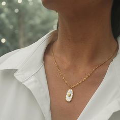 🎁Our jewelry is shipped free of charge in France and worldwide. Each order is carefully prepared and presented in elegant gift packaging (typical illustration in the last photograph).🎁 ✨️Enhance your style with this splendid handcrafted necklace in gold-plated stainless steel, adorned with an oval pendant in natural mother-of-pearl, by LAtelierdeLaetipro. ⚫️ Material: Stainless steel, resistant to oxidation and tarnishing Pendant: Natural mother-of-pearl, offering unique shine and iridescence Hypoallergenic: Suitable for sensitive skin. 👉 Why choose this necklace? Elegance: The natural mother-of-pearl pendant adds a touch of refinement and luxury Durability: Stainless steel guarantees a long lifespan Versatility: Ideal for any occasion, whether it's everyday wear or a special event This Adjustable Mother Of Pearl Necklace With Pendant, Medallion Shaped Mother Of Pearl Jewelry With Pearl Pendant, Elegant Yellow Gold Mother Of Pearl Necklace, Gold Shell-shaped Mother Of Pearl Necklace, Medallion-shaped Mother Of Pearl Jewelry With Pearl Pendant, Bohemian Chic Fashion, Mother Of Pearl Necklace, Gold Necklace Women, Natural Stone Jewelry