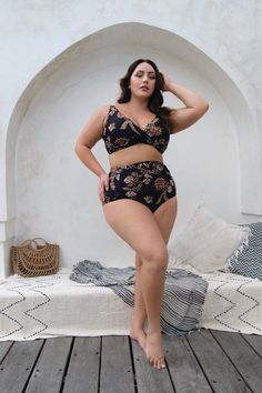 Delacroix is our curvy and plus size bikini. This black floral style has a cross front design with multifit cup support that fits a D cup, DD cup, E cup, F cup and a G cup. Every curvy woman needs a swimsuit that makes you feel good when you put it on and this is our black Delacroix curve fit plus size bikini top. Seamless Full Coverage Swimwear For Vacation, Full Coverage Swimwear For Vacation, Full Coverage Beachwear Tankini For Beach Season, D Cup Swimwear, G Cup, Summer Style Guide, Plus Size Summer Outfits, Dd Cup, Beach Skirt